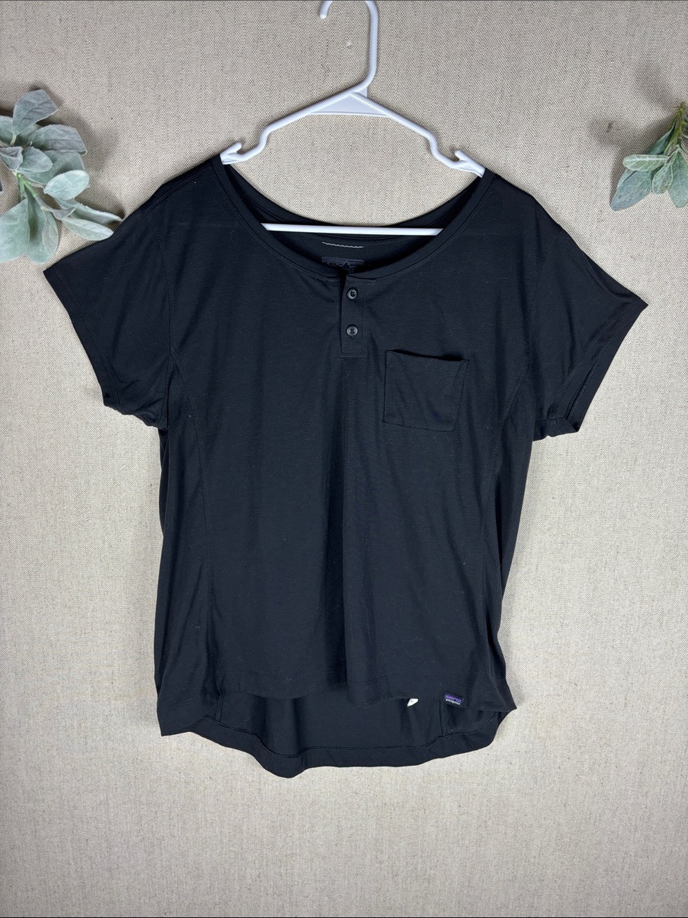 Patagonia > Black Short-Sleeve Henley Pocket Tee Extra Large